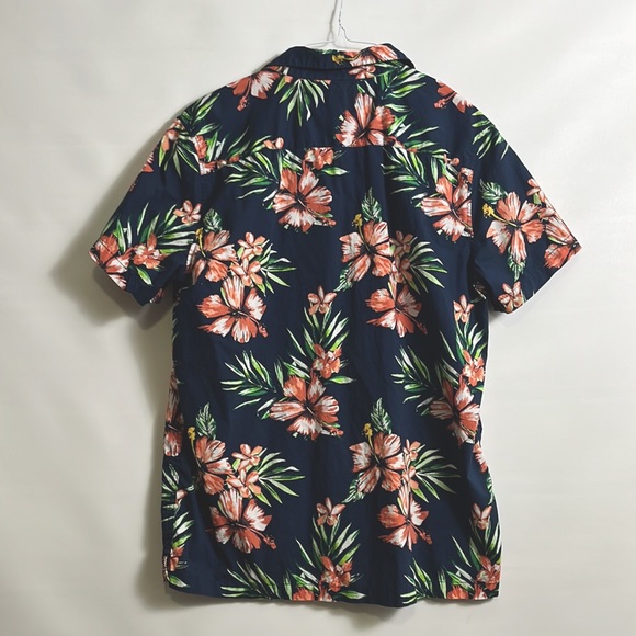 BUNDLE of Floral and Plain Button Down Resort Shirts - Picture 5 of 6